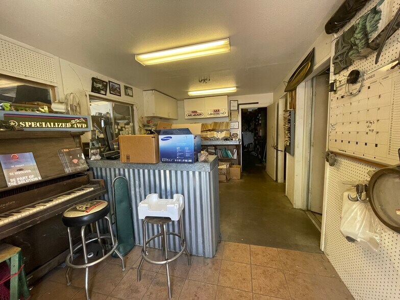 More Photos Of 8532 Clovely Ln, Sacramento Auto Repair For Sale