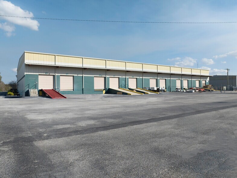 More Photos Of 3545 Reynolds Rd, Lakeland Warehouse For Lease