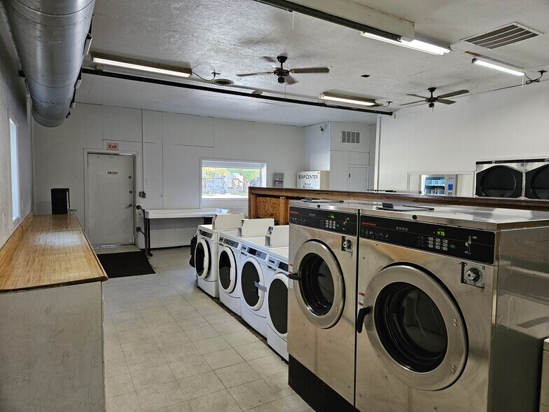 More Photos Of 1245 E Bluff St, Marseilles Freestanding For Sale