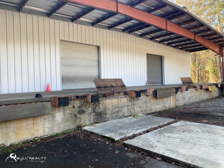 More Photos Of 210 E Lukken Industrial Dr, Lagrange Warehouse For Lease
