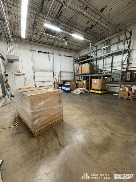 More Photos Of 4605 Spring Rd, Brooklyn Heights Manufacturing For Lease