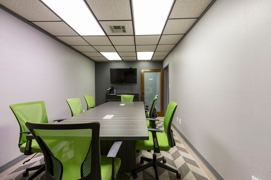 More Photos Of 770 W Rock Creek Rd, Norman Office For Lease