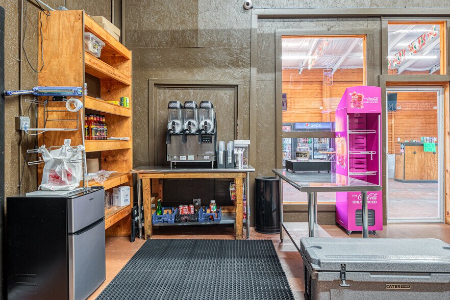 More Photos Of 607 W Gibbs St, Del Rio Storefront Retail Office For Sale