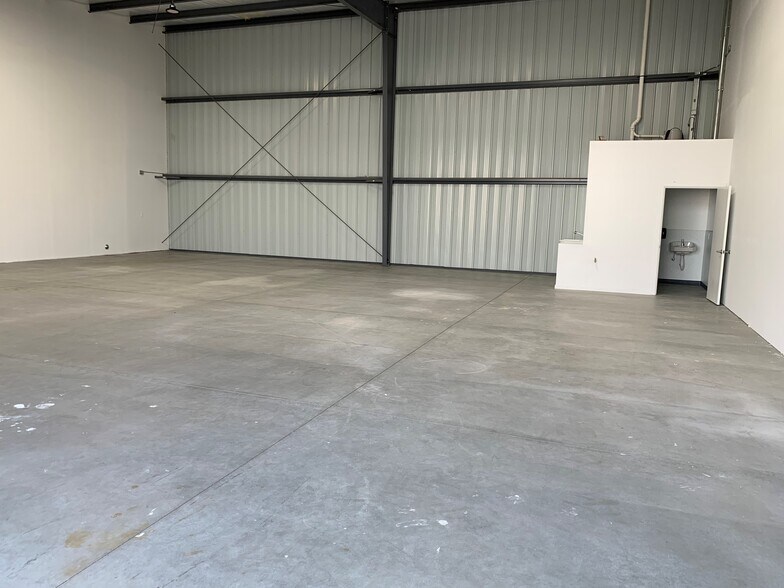 More Photos Of 3805 Gilmore Ave, Bakersfield Unknown For Lease