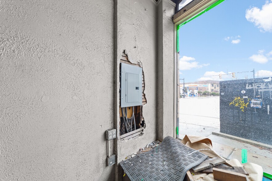 More Photos Of 2800-2806 Mayfield Rd, Cleveland Heights Storefront Retail Office For Sale