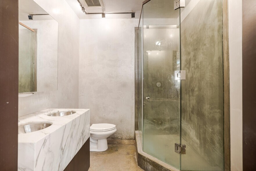 More Photos Of 2210 Broadway, Santa Monica Loft Creative Space For Lease