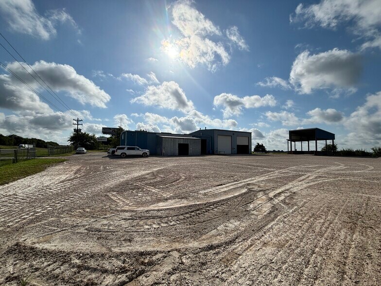 More Photos Of 10959 Highway 290 W, Brenham Warehouse For Sale
