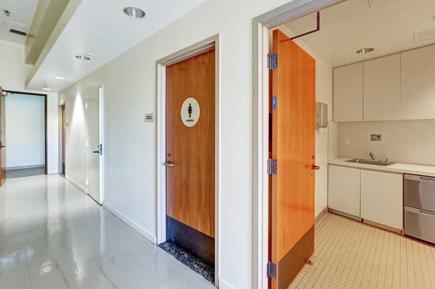 More Photos Of 2330 Pontius Ave, Los Angeles Loft Creative Space For Lease