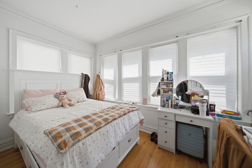 More Photos Of 2038 N Kostner Ave, Chicago Multifamily For Sale