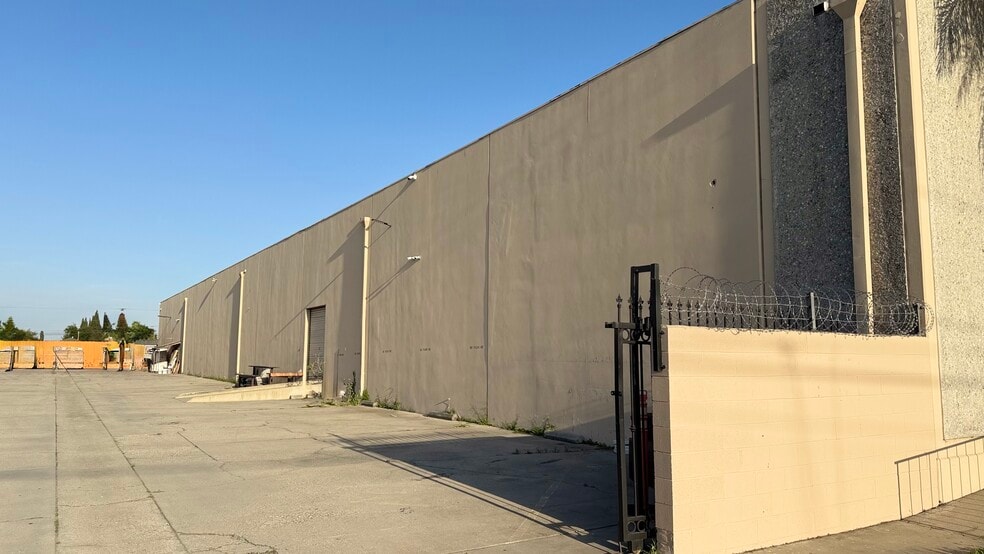 More Photos Of 2212-2312 Edwards Ave, South El Monte Manufacturing For Lease