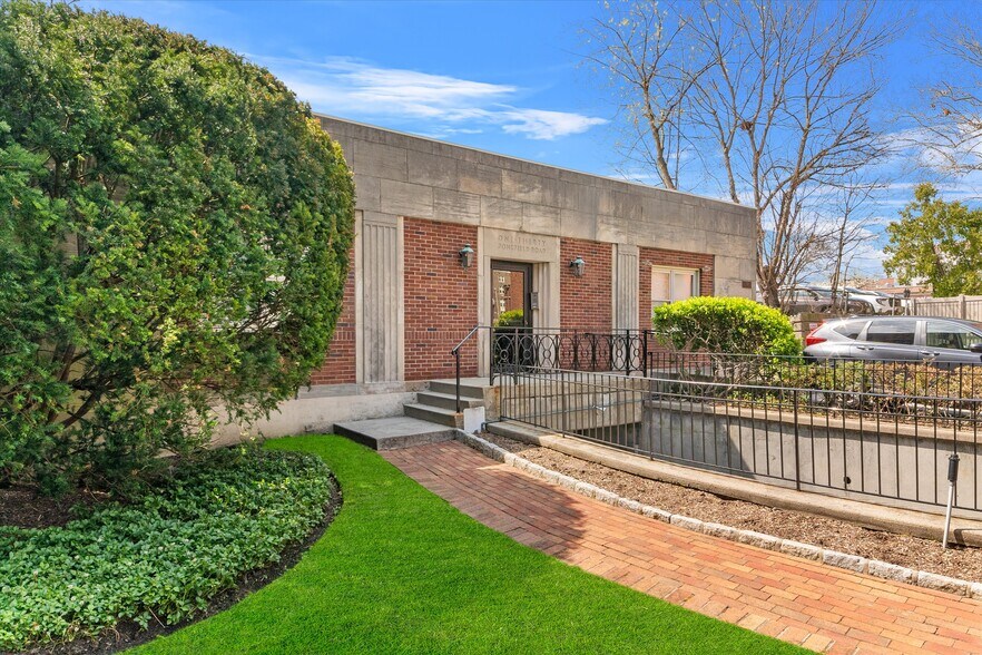 Primary Photo Of 130 Pondfield Rd, Bronxville Medical For Lease