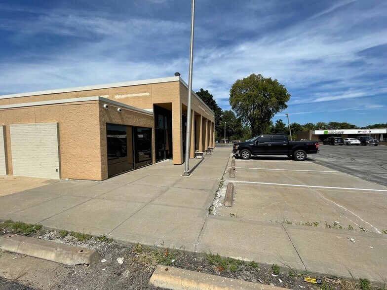 More Photos Of 9300 Blue Ridge Blvd, Kansas City Bank For Sale