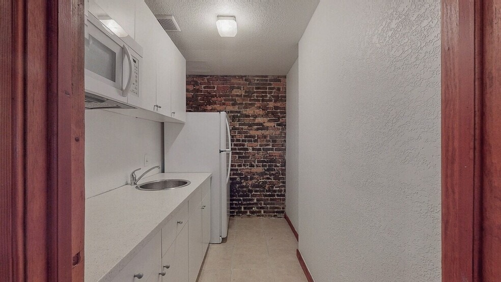 More Photos Of 306 E Tyler St, Tampa Medical For Lease