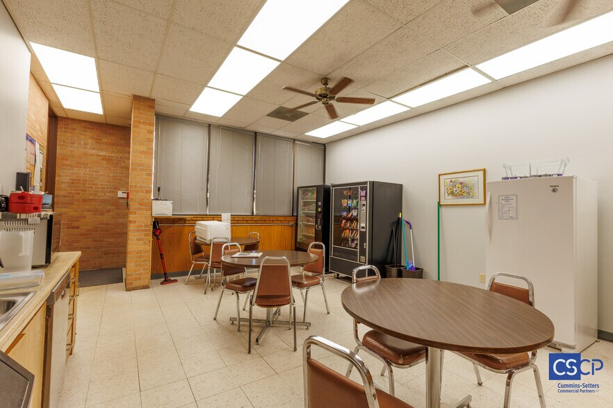 More Photos Of 855 W Ash Ave, Duncan Office For Sale