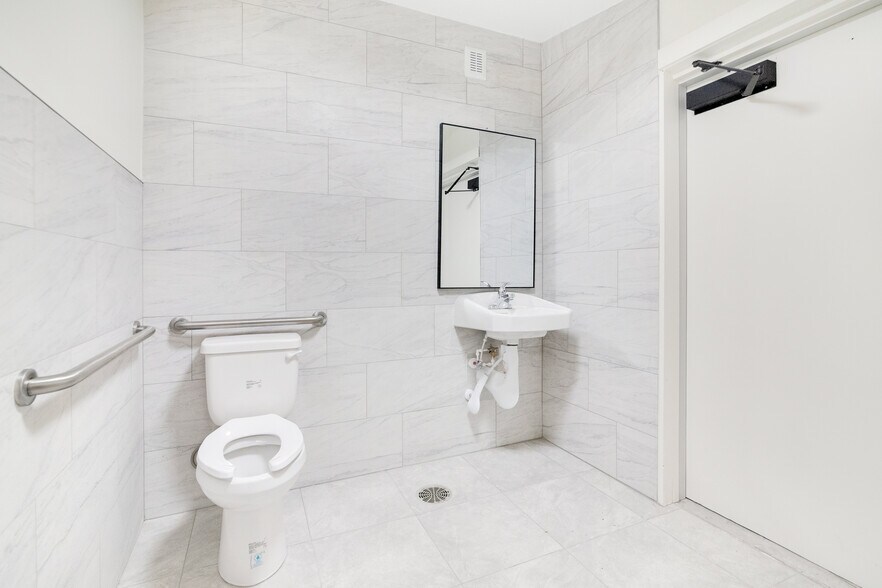 More Photos Of 4749 Hargrave St, Orlando Medical For Sale