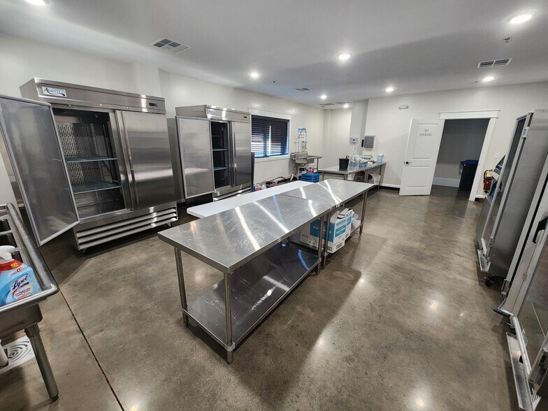 More Photos Of 232 Bordeaux Dr, Thomson Specialty For Sale