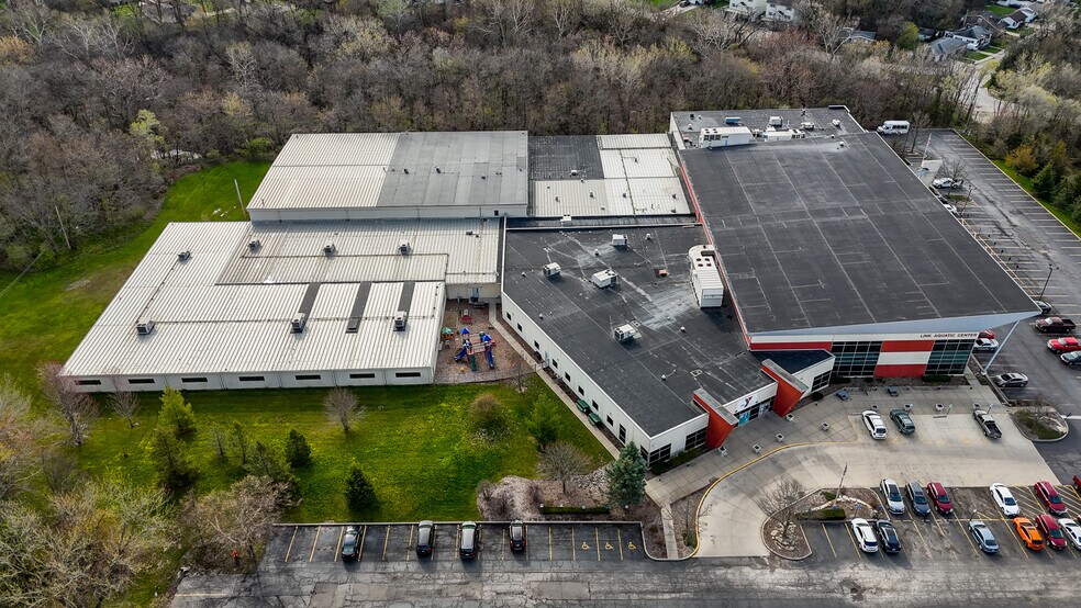 More Photos Of 300 Walnut St, Peru General Retail For Sale