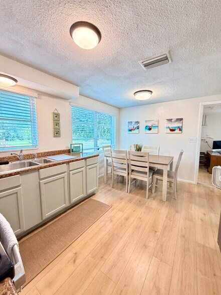 More Photos Of 1322 N Pinellas Ave, Tarpon Springs Office For Sale