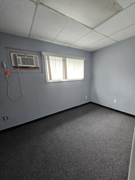 More Photos Of 6840 Atmore Dr, Richmond Flex For Lease