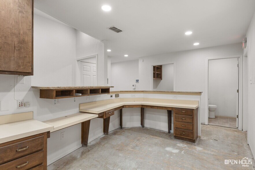 More Photos Of 1317 East St, Graham Medical For Sale