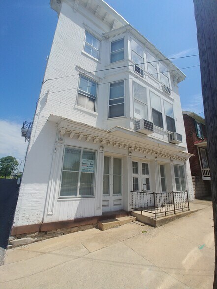 More Photos Of 123 W Main St, Middletown Storefront Retail Office For Lease