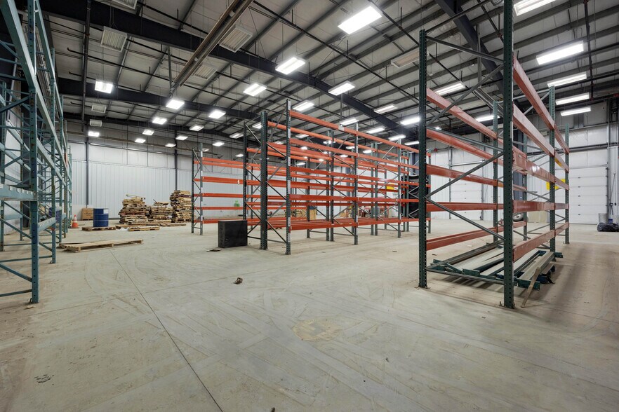 More Photos Of 105 Oak Crt, Anzac Warehouse For Sale