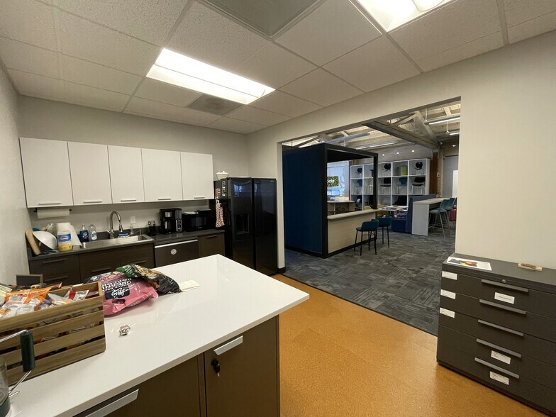 More Photos Of 601 SE Clay St, Portland Light Manufacturing For Sale