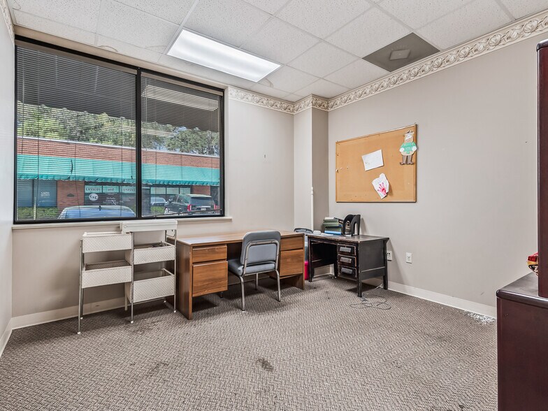 More Photos Of 2016 N Point Blvd, Tallahassee Office For Sale