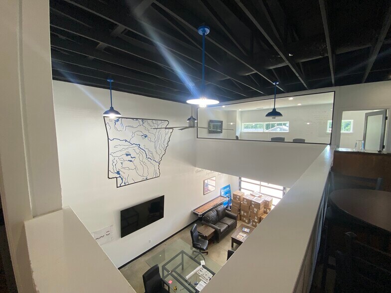 More Photos Of 87 W Colt Square Dr, Fayetteville Office Residential For Lease