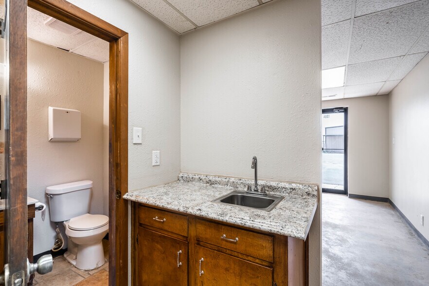 More Photos Of 1304A Dayton Rd, Midland Warehouse For Sale