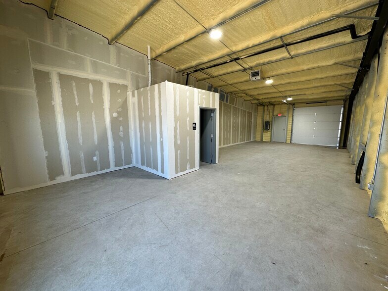 More Photos Of 15137 S County Line Rd, Justin Unknown For Lease