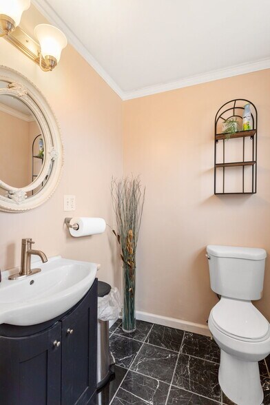 More Photos Of 565 S Meridian Rd, Youngstown Freestanding For Sale