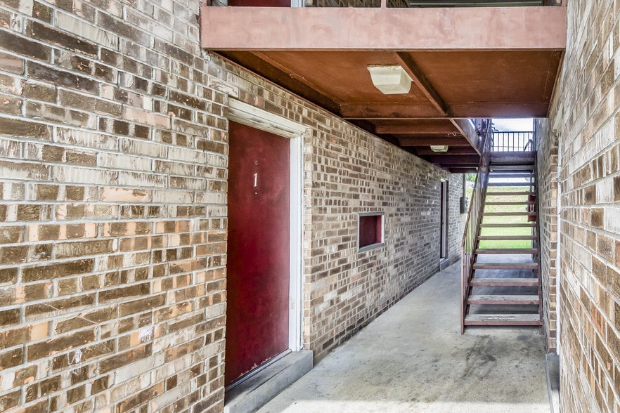 More Photos Of 400 N Kelsey St, Sturgis Apartments For Sale