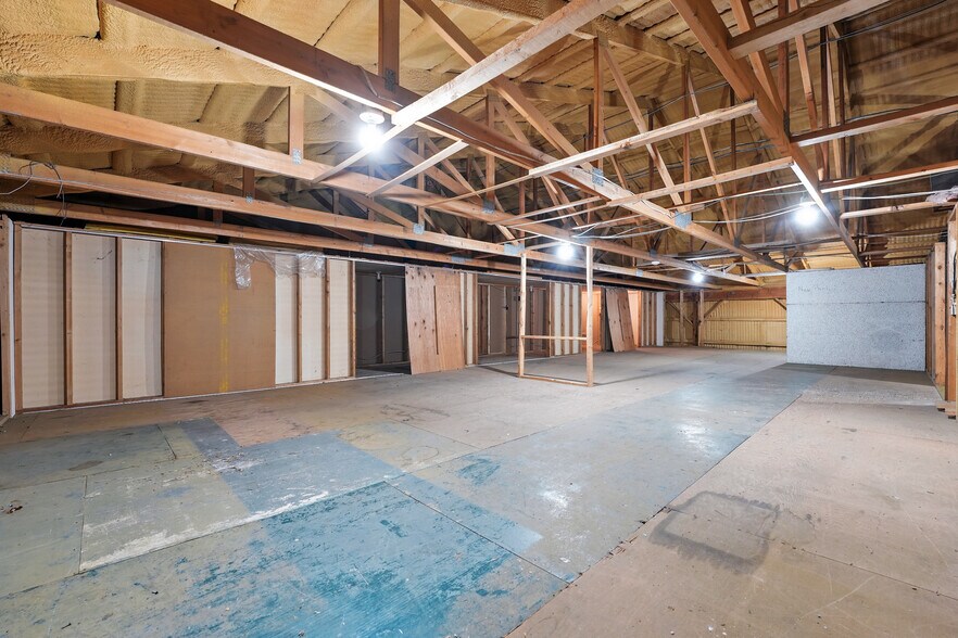 More Photos Of 4487 Sr 8, Titusville Showroom For Sale