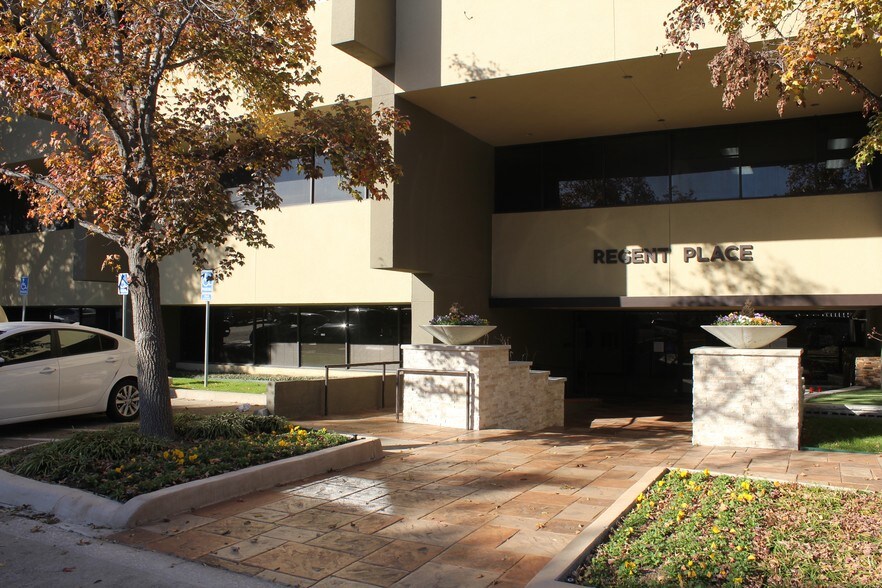 More Photos Of 1304 W Walnut Hill Ln, Irving Office For Lease