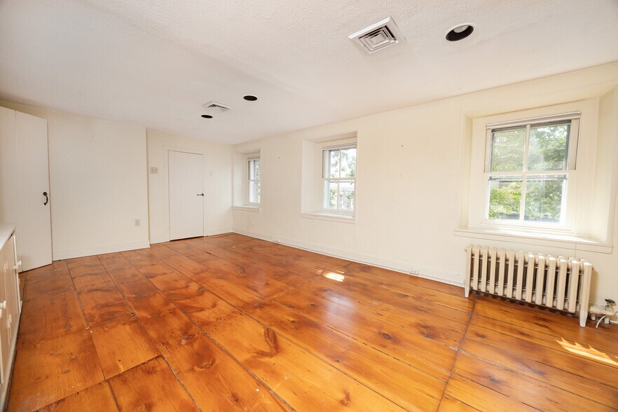 More Photos Of 69 E Oakland Ave, Doylestown Office For Sale