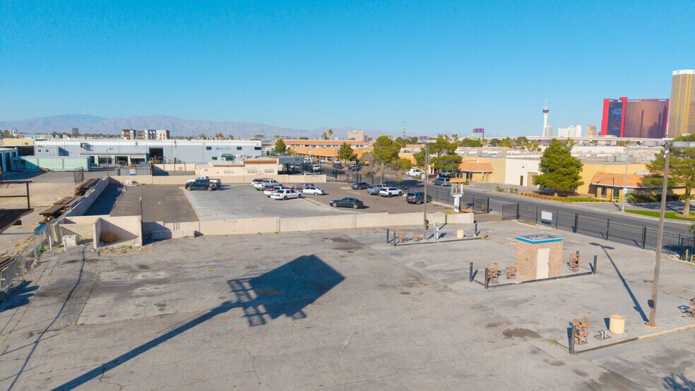 More Photos Of 3635 Polaris Ave, Las Vegas Industrial For Lease