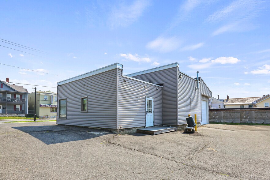 More Photos Of 376 Tyler St, Pittsfield Auto Repair For Sale