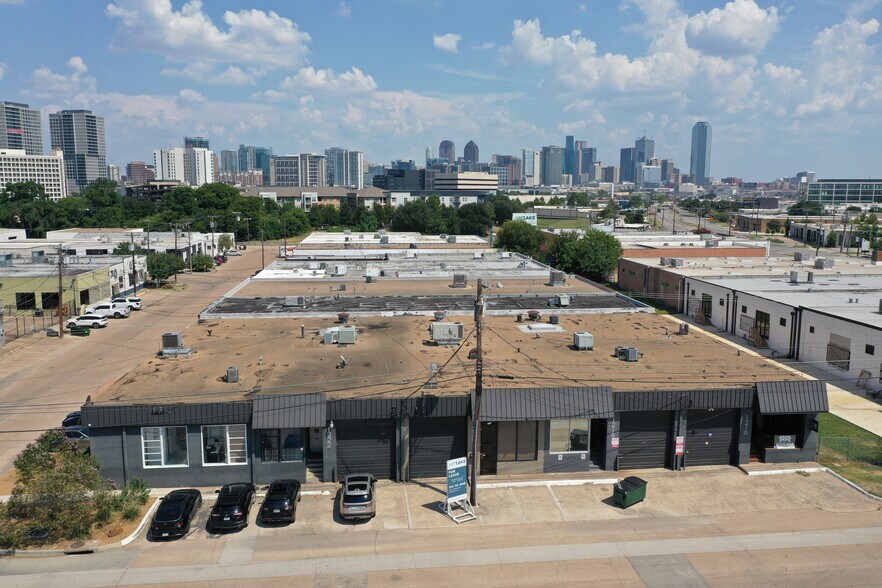 More Photos Of 1220 Manufacturing St, Dallas Showroom For Lease