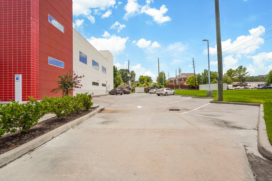 More Photos Of 1140 Enclave Pky, Houston Medical For Sale