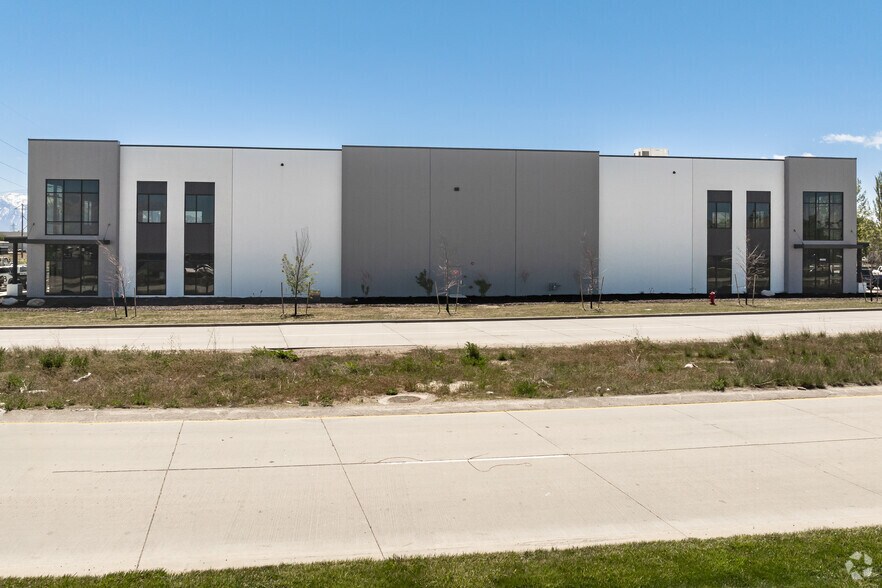 More Photos Of 4655 W California Ave, Salt Lake City Manufacturing For Lease