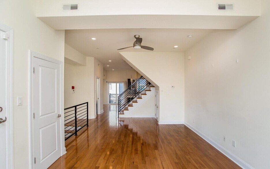 More Photos Of 1860 Frankford Ave, Philadelphia Storefront Retail Residential For Sale