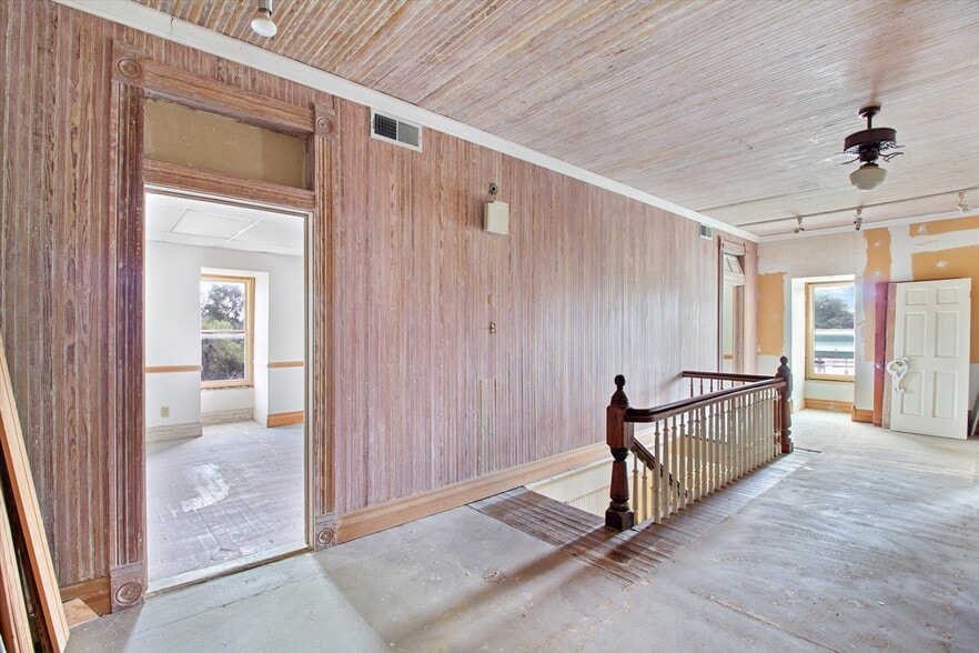 More Photos Of 321 L B J dr, San Marcos Office For Sale