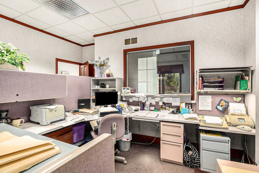 More Photos Of 4165 Lippincott Blvd, Burton Light Distribution For Sale