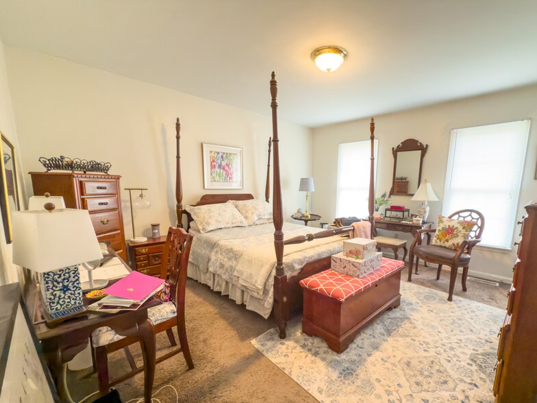 More Photos Of 5522 Crestwood Dr, Cave Spring Multifamily For Sale