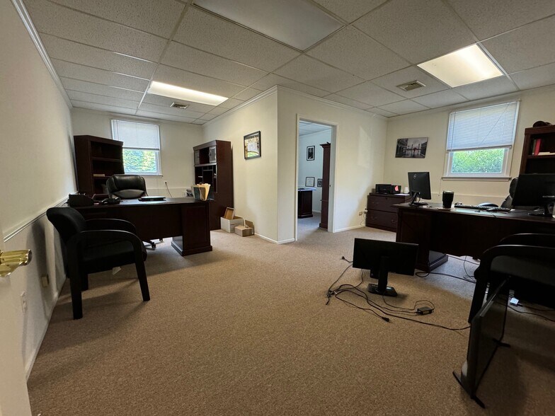 More Photos Of 31 Fairmount Ave, Chester Office For Sale