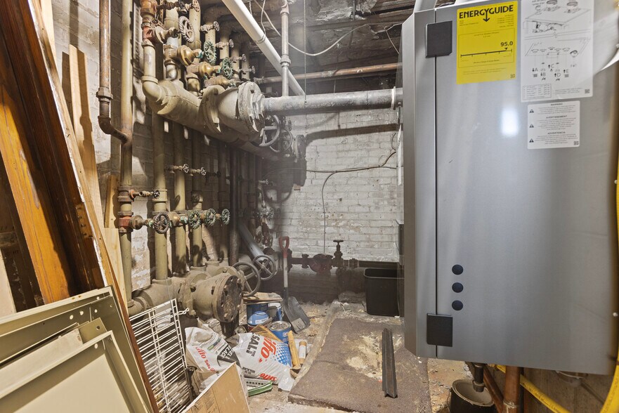 More Photos Of 307 Gilmour St, Ottawa Office For Sale