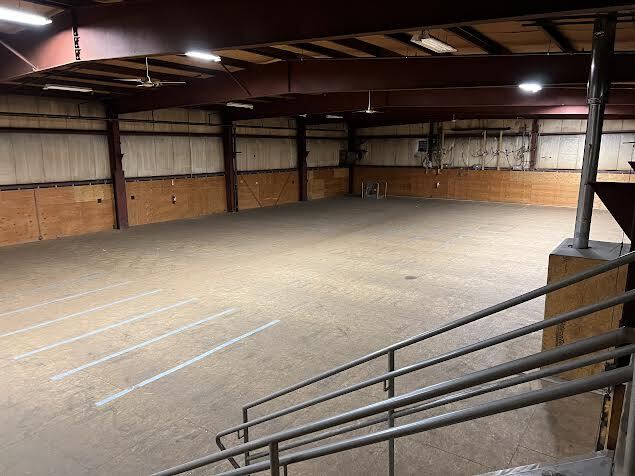 More Photos Of 4 Gator Rock Rd, Somersworth Distribution For Sale