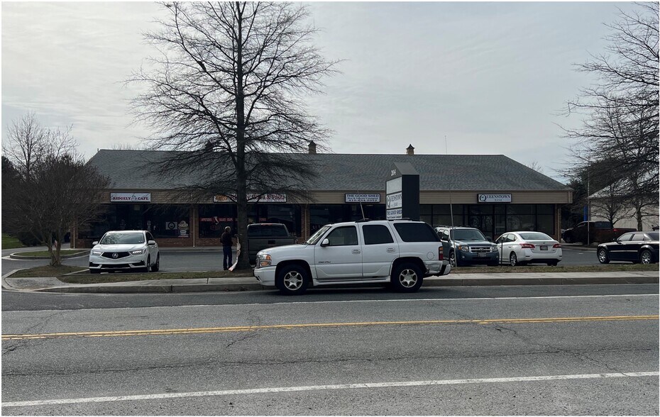 More Photos Of 204 E 6th St, Ridgely Storefront For Lease