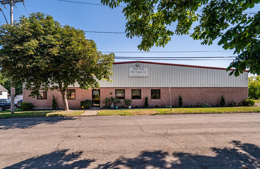 Primary Photo Of 1717 Mackenna Ave, Niagara Falls Warehouse For Sale